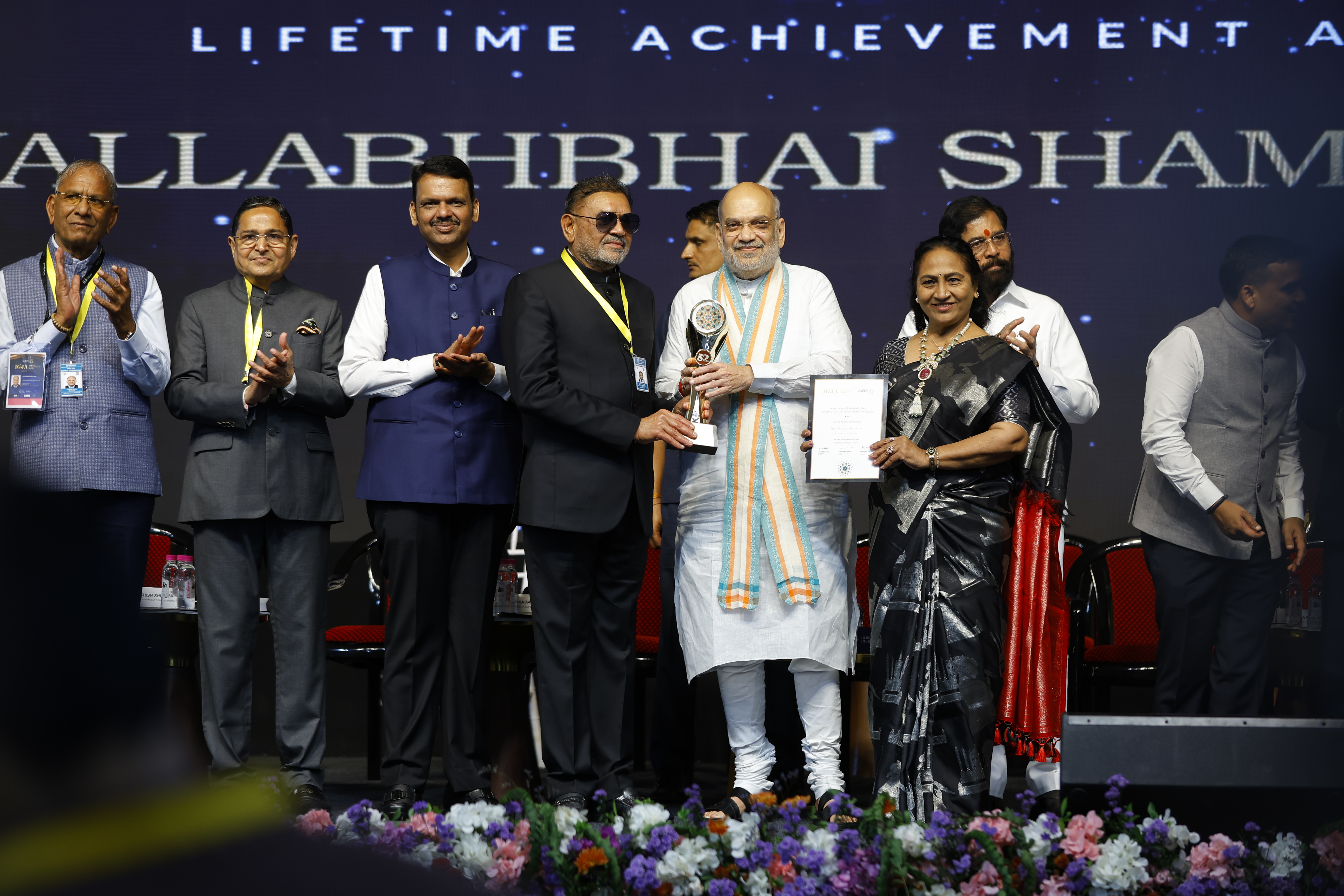 Shri Vallabhbhai Patel receives the Lifetime Achievement Award from Shri Amit Shah
