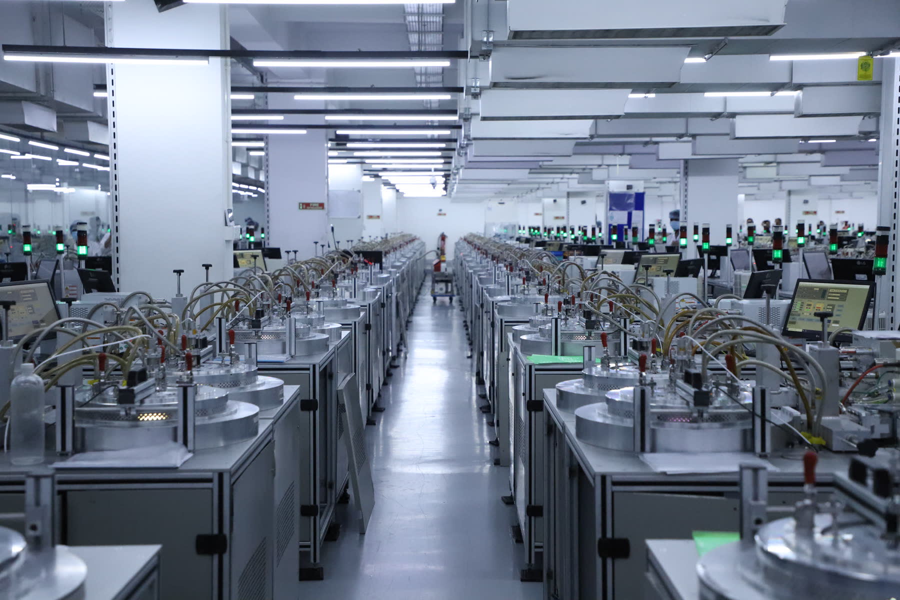KIRA CVD growing hall, thousands of reactors running in parallel